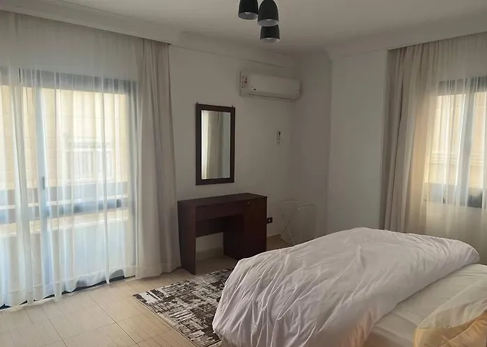 شقة جديده ٣ غرف نوم وبلكونه القاهرة