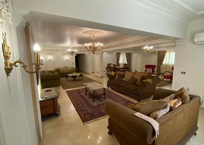 Luxurious, Fully Furnished And Well-Equipped Apartment With Modern Amenities, Stunning Views, And Convenient Location For Remote Work Or Studying From Home القاهرة